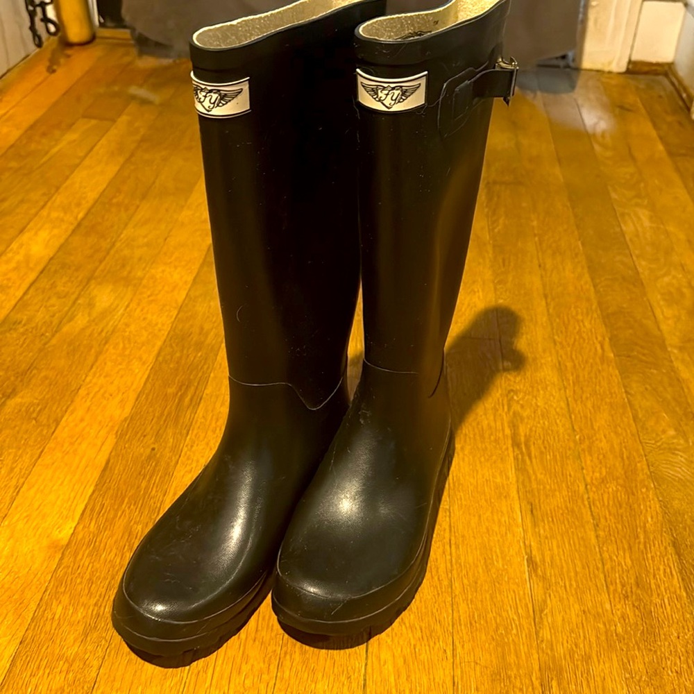 Forever Young faux leather rain boots size 8